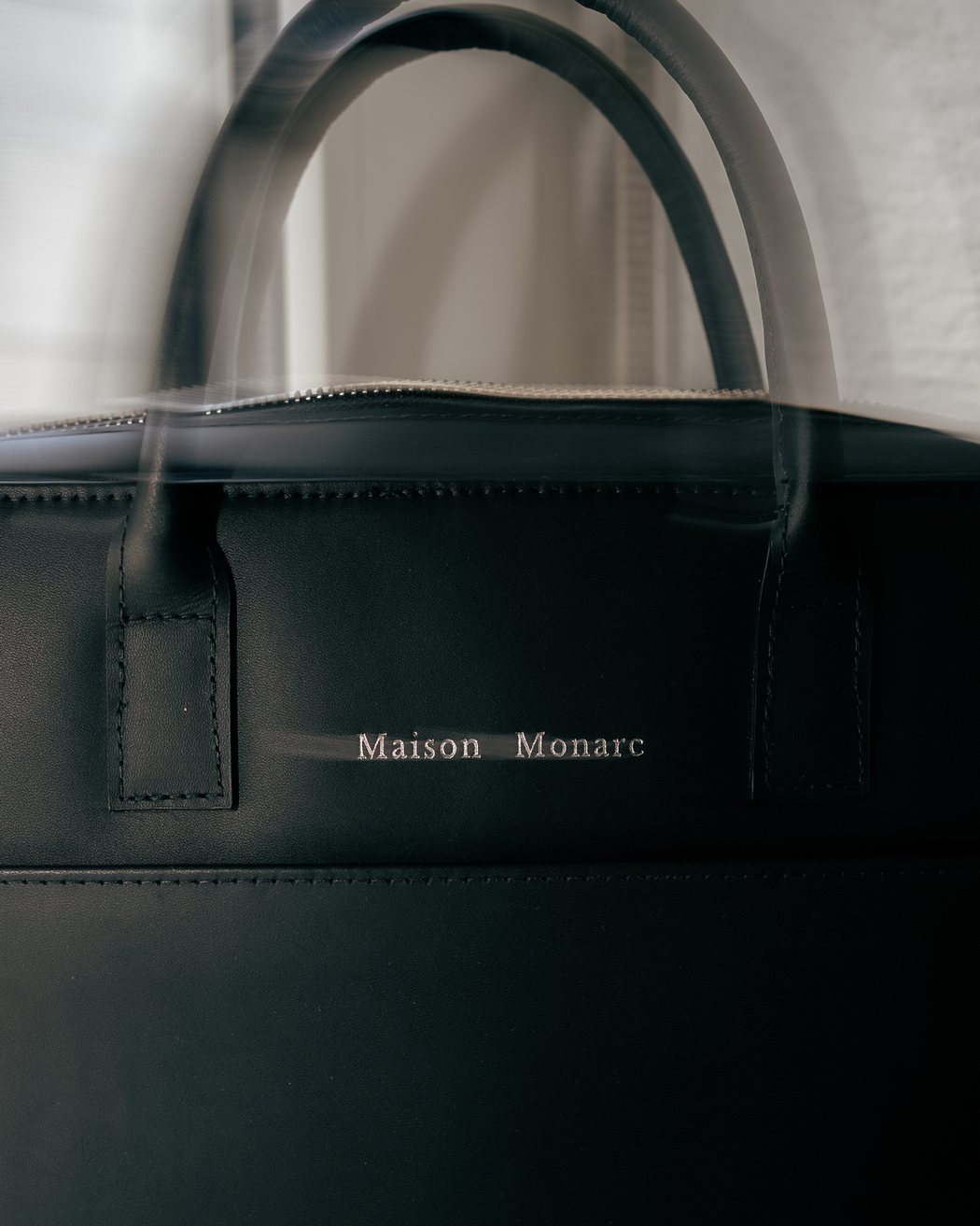 Detail der Griffe und der Prägung von Maison Monarc